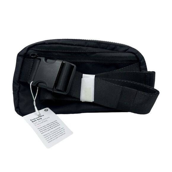 lululemon athletica Everywhere Belt Bag 1L - Black - 7.5” x 2” x 5” - Picture 3 of 4